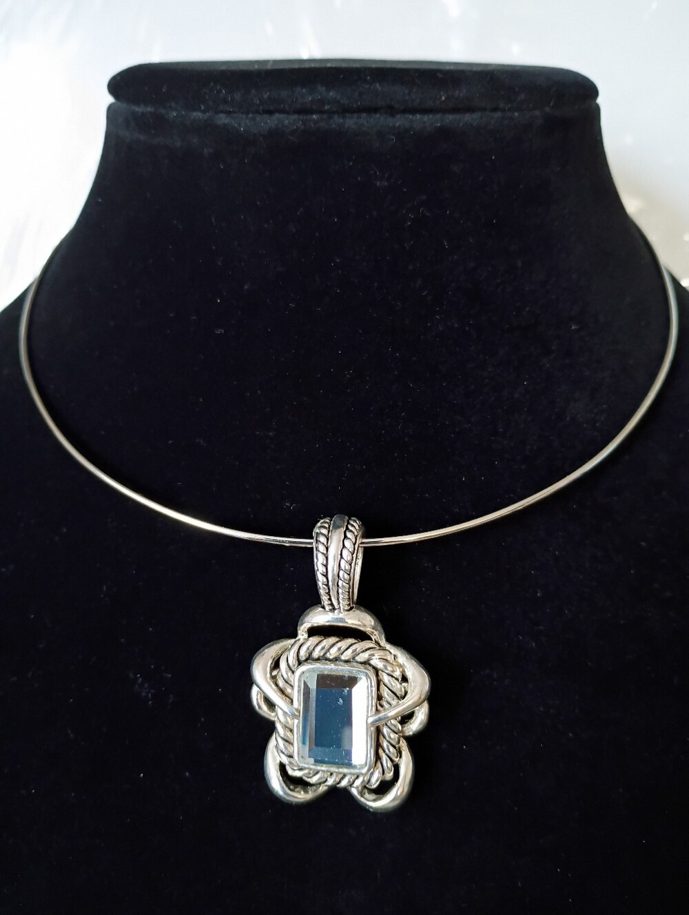 Vintage wire choker Necklace Glass Pendant